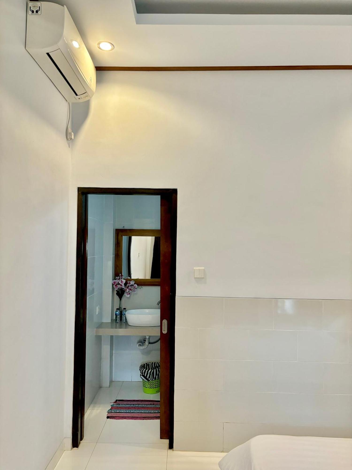 The Lima Home Stay In Canggu Esterno foto